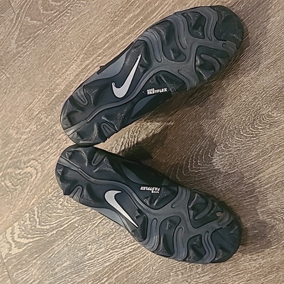 Nike Alpha football cleats size4.5Y - Picture 4 of 4